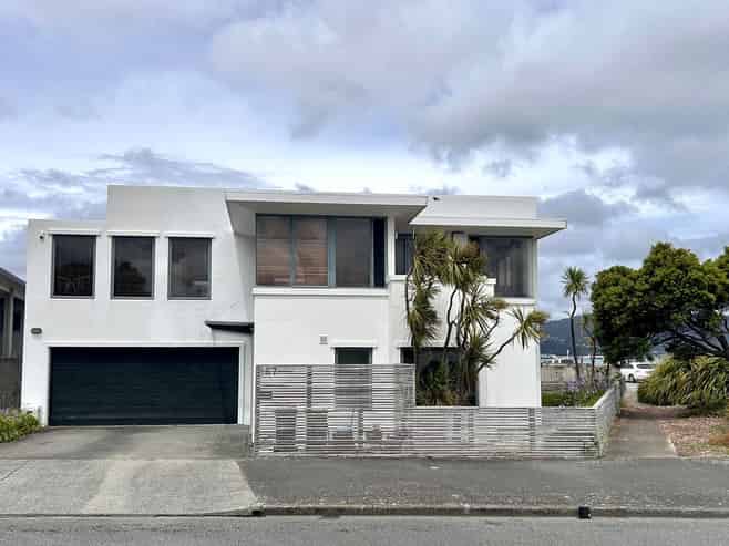 167 The Esplanade, Petone