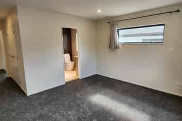 4B Terra Nova, Glen Eden