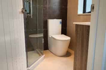 4B Terra Nova, Glen Eden