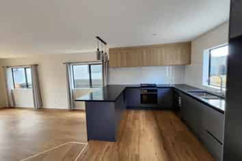 4B Terra Nova, Glen Eden