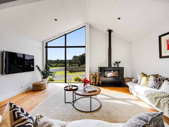 2 Pioneer Crescent, Omaha