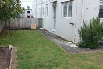 2/2132 Great North Road, Avondale