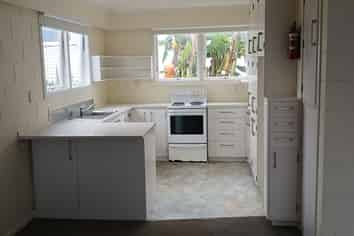 2/2132 Great North Road, Avondale