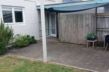 2/2132 Great North Road, Avondale