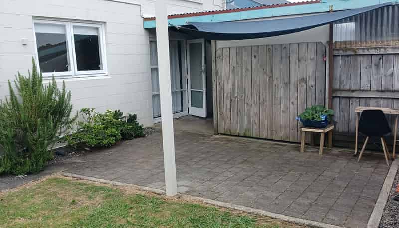 2/2132 Great North Road, Avondale