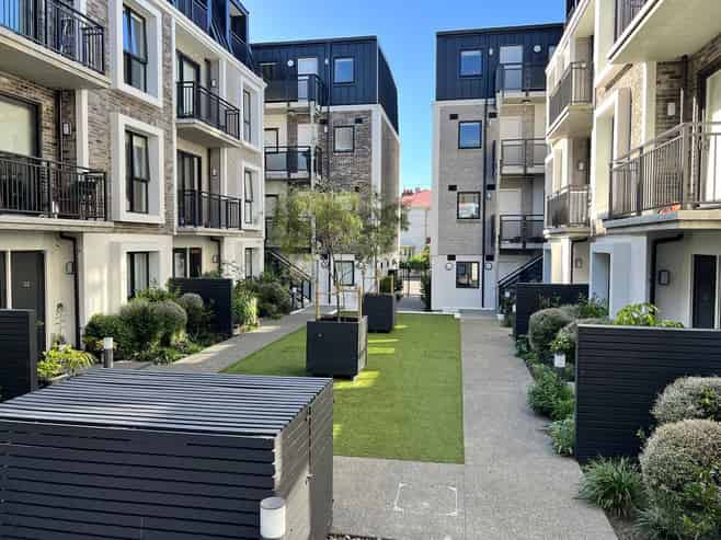 2E/11 Newtown Avenue, Newtown