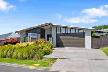 9 Kamokore Glade, Pyes Pa