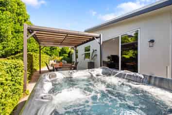 9 Kamokore Glade, Pyes Pa