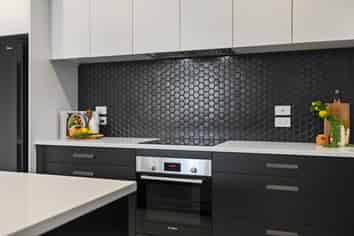 9 Kamokore Glade, Pyes Pa