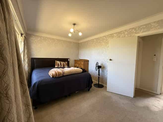 4 Arran Cresent , Woolston