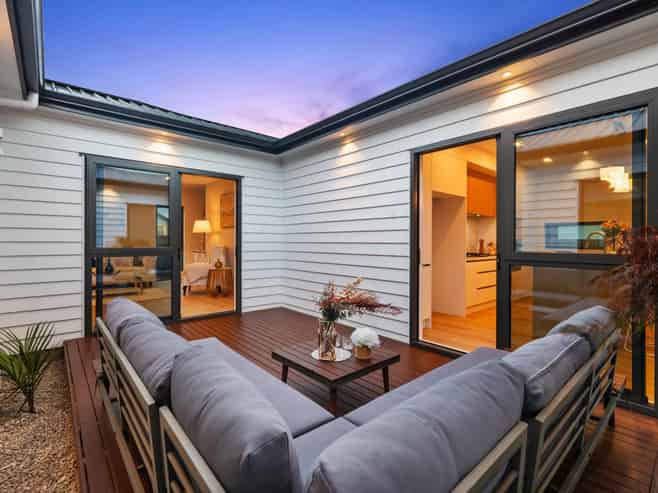 14 Karahui Road, Clevedon