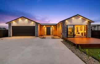 14 Karahui Road, Clevedon