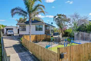 64 Fishermans Drive, Coastlands