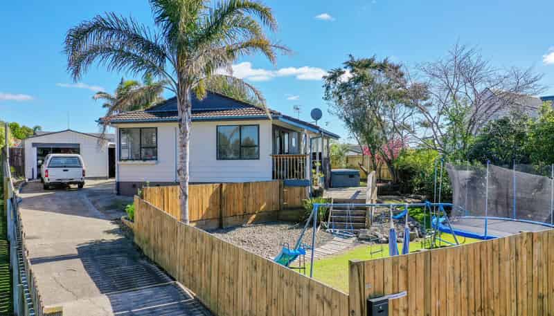 64 Fishermans Drive, Coastlands