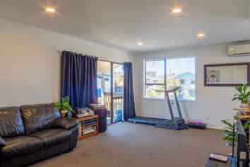 64 Fishermans Drive, Coastlands