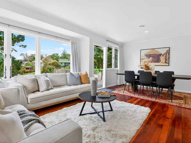 17 Lysander Crescent, Beach Haven