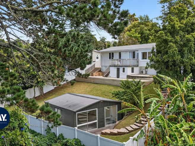 17 Lysander Crescent, Beach Haven