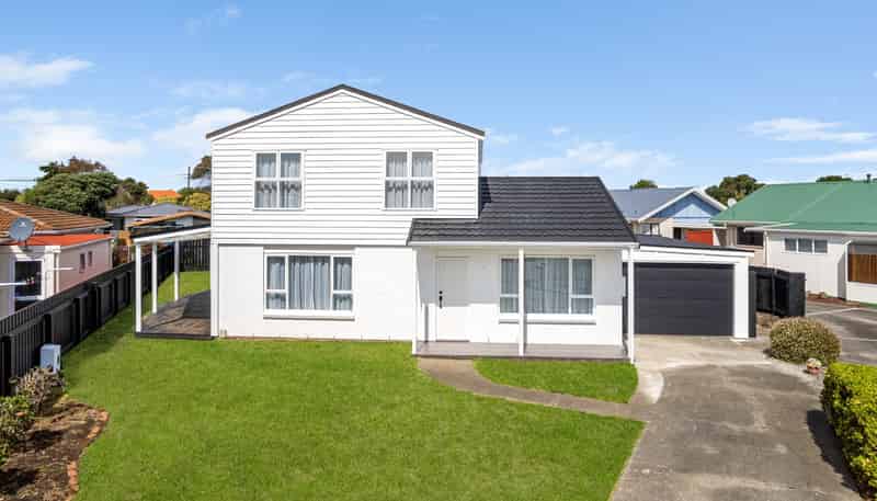11 Avon Place, Springvale