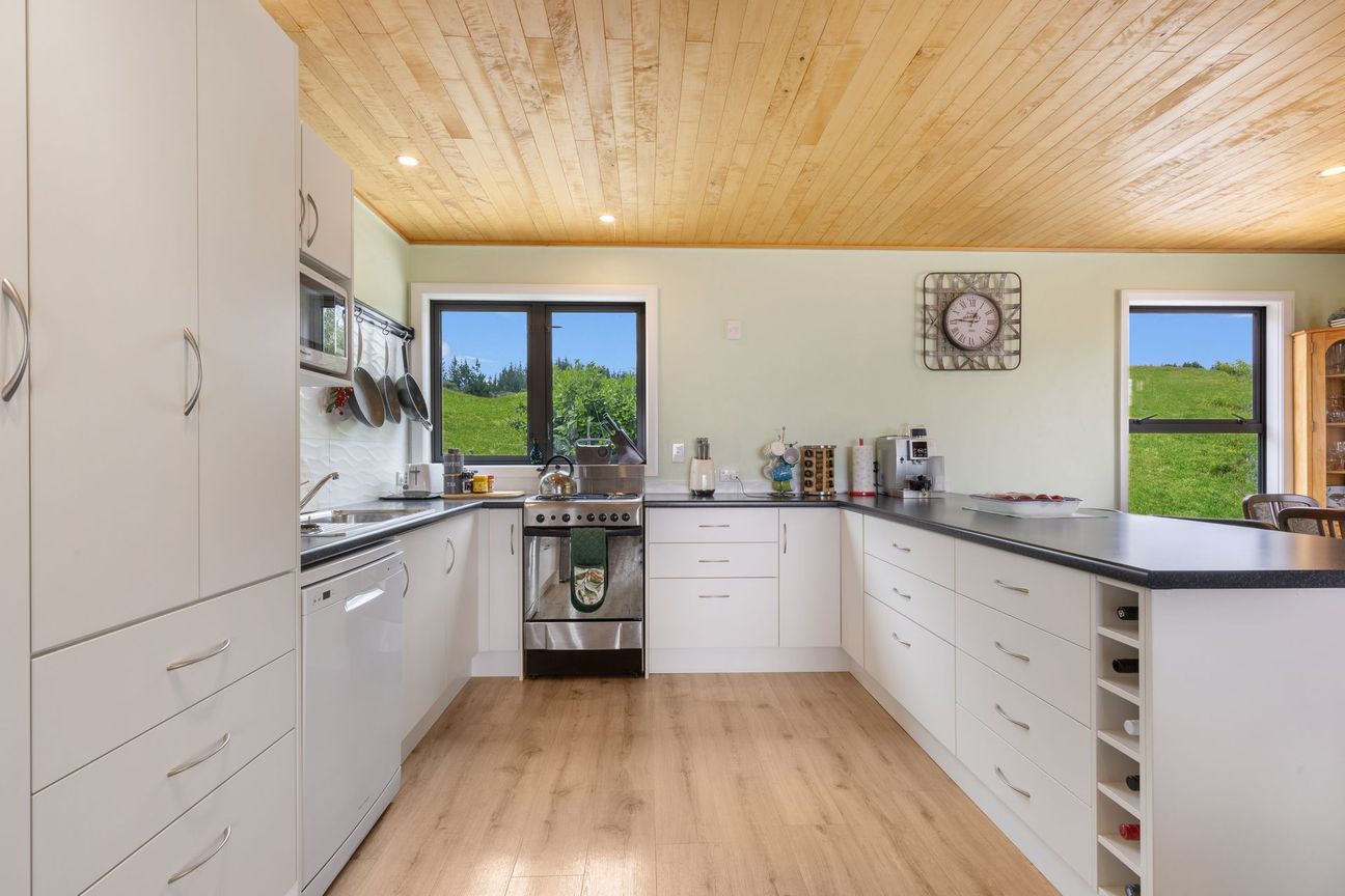 Greenery, Views & The Ultimate Country Setting! - Ansicht 3