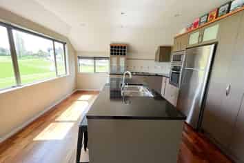 60 Grammar School Road, Pakuranga