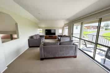 60 Grammar School Road, Pakuranga