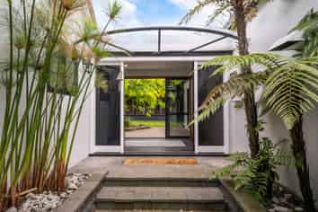 91 Manhattan Heights, Glendene