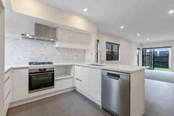 12 Manarini Road, Westgate