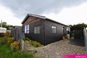 7 Pearse Street, Taieri Mouth