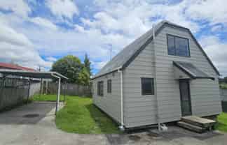 1/37 Huruhuru Road, Massey