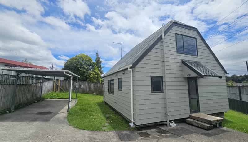 1/37 Huruhuru Road, Massey