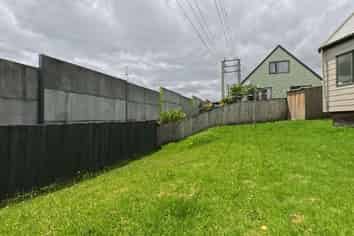 1/37 Huruhuru Road, Massey