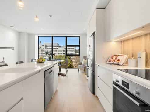 215/223A Green Lane West, Epsom