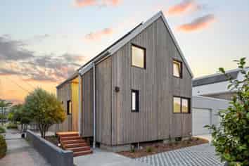 2/61 Mackworth Street, Woolston