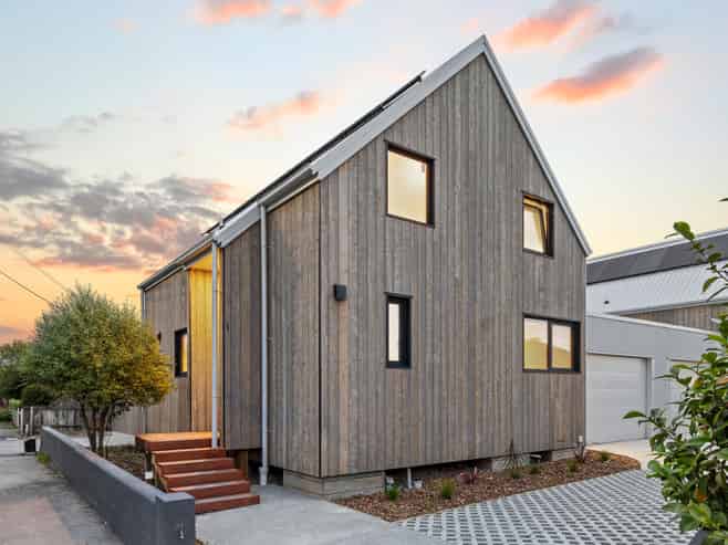 2/61 Mackworth Street, Woolston