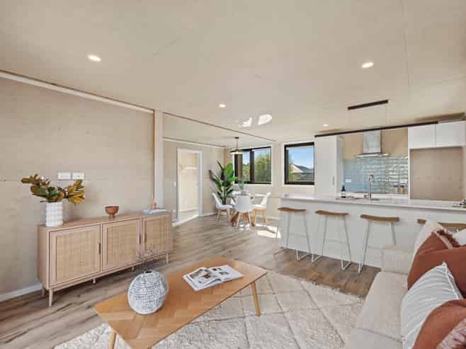 2/61 Mackworth Street, Woolston