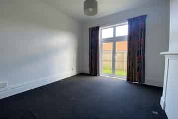 2/150 Stanmore Road, Linwood