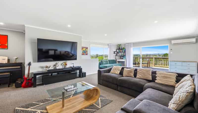 54 Chorley Avenue, Massey