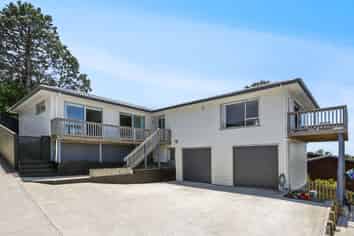 54 Chorley Avenue, Massey