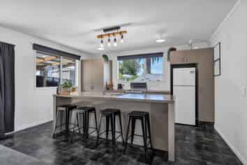 8 Shaldon Crescent, Blagdon