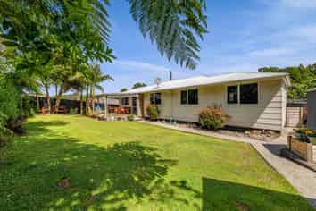 8 Shaldon Crescent, Blagdon