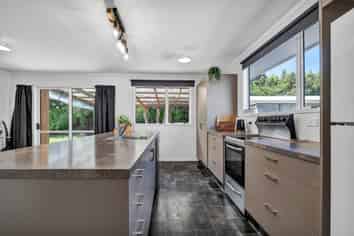 8 Shaldon Crescent, Blagdon