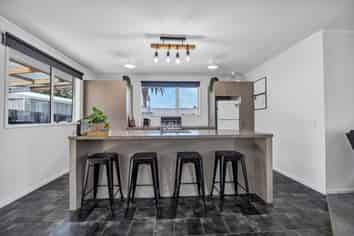 8 Shaldon Crescent, Blagdon