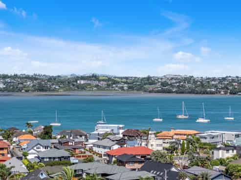 2/17 Lynton Road, Bucklands Beach