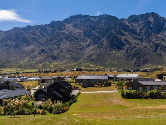 33 Cunninghams Drive, Jacks Point