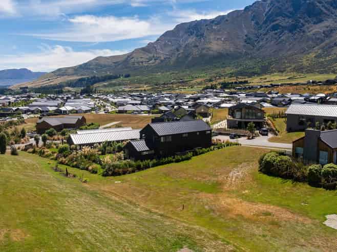 33 Cunninghams Drive, Jacks Point