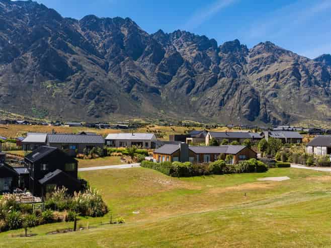 33 Cunninghams Drive, Jacks Point