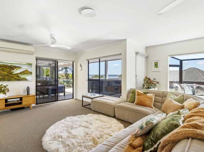 8 Poaka Place, Beach Haven