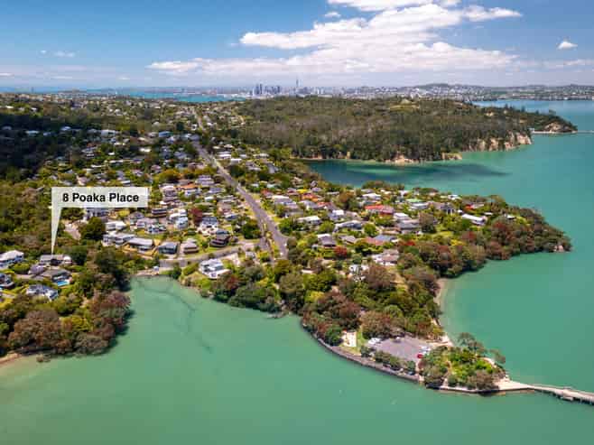 8 Poaka Place, Beach Haven
