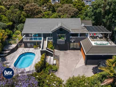 8 Poaka Place, Beach Haven