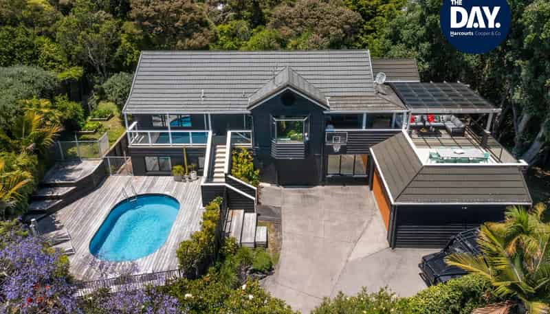 8 Poaka Place, Beach Haven